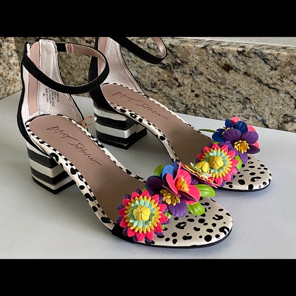 Betsey Johnson Shoes - Betsey Johnson “Indy” heels